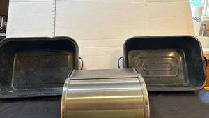 lot 1339 image: Brabantia Bread Box with 2 Speckled Roasting Pans