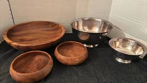 lot 1405 image: Lot Wooden Bowls and  Metal Bowls