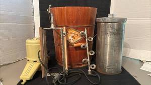 lot 1420 image: Ice Cream Maker