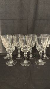 lot 1423 image: Set of 8 Clear Glass Goblets with Stem and Base
