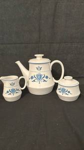 lot 1427 image: 3-Piece Ceramic Tea Set Teapot Creamer Sugar Bowl Blue Floral