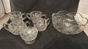 lot 1437 image: Cut Glass Pieces