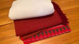 lot 1605 image: Throw blankets