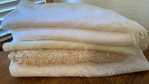 lot 1609 image: Misc table cloths various sizes