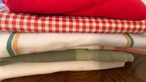 lot 1610 image: Tablecloths various sizes