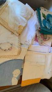 lot 1617 image: Misc vintage linens