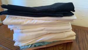 lot 1618 image: Misc pillow cases