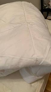 lot 1619 image: Queen Downlite comforter