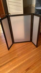 lot 1620 image: This dark wood, three-panel shoji screen divider features frosted glass-like inserts for privacy. 36x48