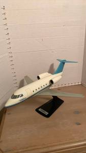 lot 1624 image: Canadair Challenger Aircraft Model with Stand