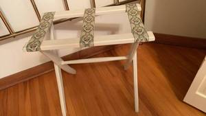 lot 1626 image: White Wood luggage rack   Fabric Straps 21X21X12