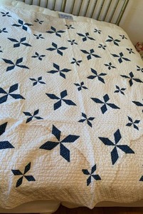 lot 1639 image: Hand sewn Quilt Four-Point Star Pattern Navy on Cream some stains 74X60