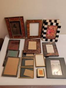 lot 1720 image: Lot of 11 Picture Frames Assorted Sizes Styles, all 5x7 or under