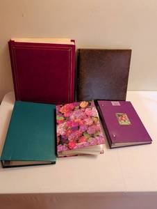lot 1722 image: Lot of 5 photo Binders and Albums Mixed Colors