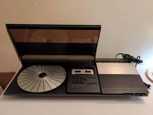 lot 1731 image: Beocenter 2200 Turntable Cassette AMFM Tuner System