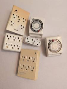 lot 1739 image: Outlet Timers and Surge Protectors Philips RadioShack