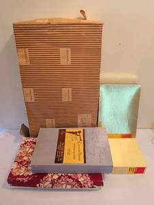 lot 1750 image: Old merchandizing and gift boxes