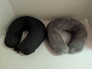 lot 1760 image: Neck Pillow Set 2-Pack Black and Gray
