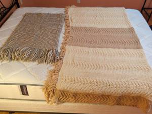lot 1772 image: 1 full sized blanket and 1 sofa throw