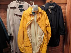 lot 1777 image: Raincoats Size L qty 3 plus poncho