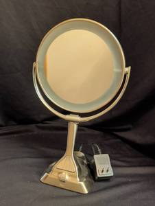 lot 1825 image: Zadro Smart Dimmer LED Lighted Vanity Mirror