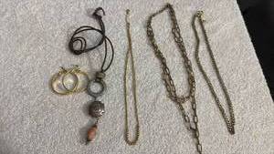 lot 1908 image: Womens jewelry