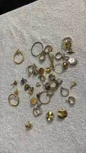 lot 1911 image: Mismatched earrings