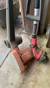 lot 2001 image: Craftsman electric String Trimmer and Black and Decker Edger