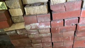 lot 2008 image: Lot of Used Bricks