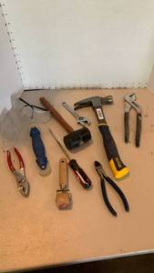 lot 2019 image: Various tools