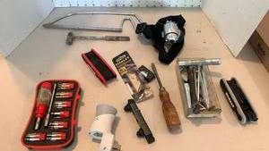 lot 2021 image: Misc tools and head lamp