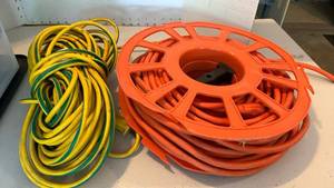 lot 2027 image: Extension cords