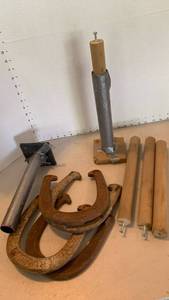 lot 2028 image: Horseshoes game