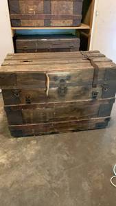 lot 2131 image: Vintage Steamer Trunk with Wood Slat Top and Metal Strapping 23X34X18