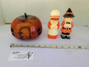 lot 2315 image: Gourd house with Thanksgiving Figurines