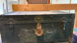 lot 2400 image: Vintage Steamer Trunk with Metal Bands and Hardware 13X31X17