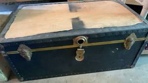 lot 2406 image: Vintage Steamer Trunk with Rounded Top and Brass Hardware 16X36X21