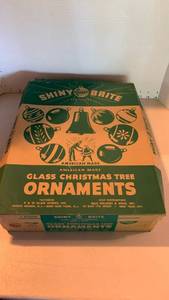 lot 2407 image: Shiny Brite Glass Christmas Tree Ornaments 1 Dozen American Made