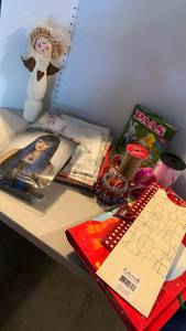 lot 2420 image: Gift bags, Halloween wig, Easter egg kit, ribbons and more