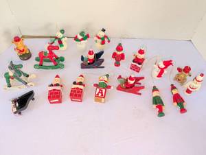 lot 2426 image: Christmas Tree Ornament Collection 20 Pieces Santa Snowman Rocking Horse