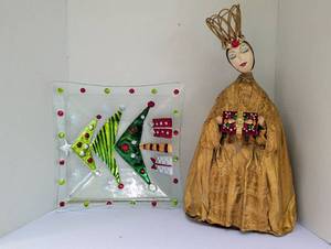 lot 2429 image: Handmade Holiday Decorative Art Set - Glass Plaque and Fabric Figure