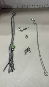 lot 1923 image: Womens Jewelry