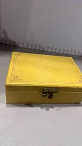 lot 1927 image: Jewelry box