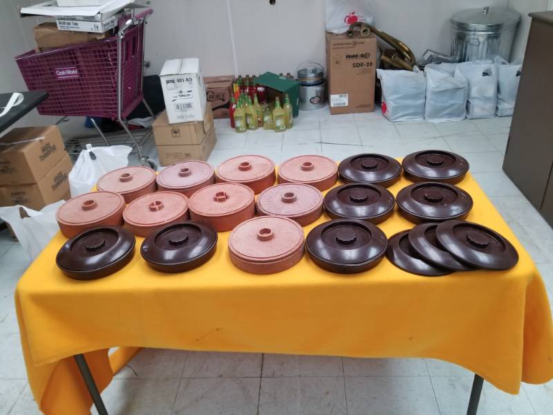 lot 6364 image: Sixteen Tortilla Warmers with Extra Lids