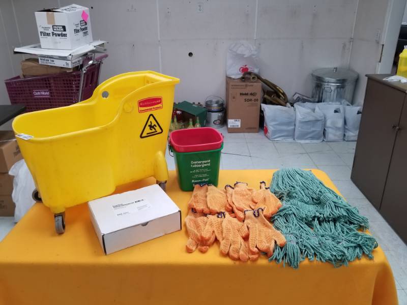 lot 6366 image: Cleaning Lot - Mop Heads, Mop Buckets, Gloves
