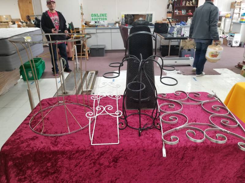 lot 6571 image: Various Metal Dcor Pieces or Project Parts