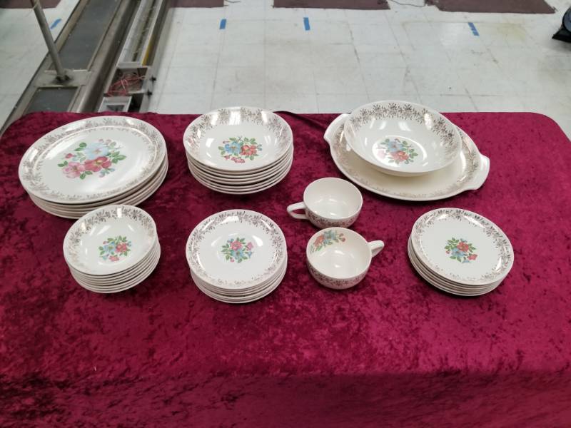 lot 6585 image: French Saxon China Union Made USA 22k gold Lot