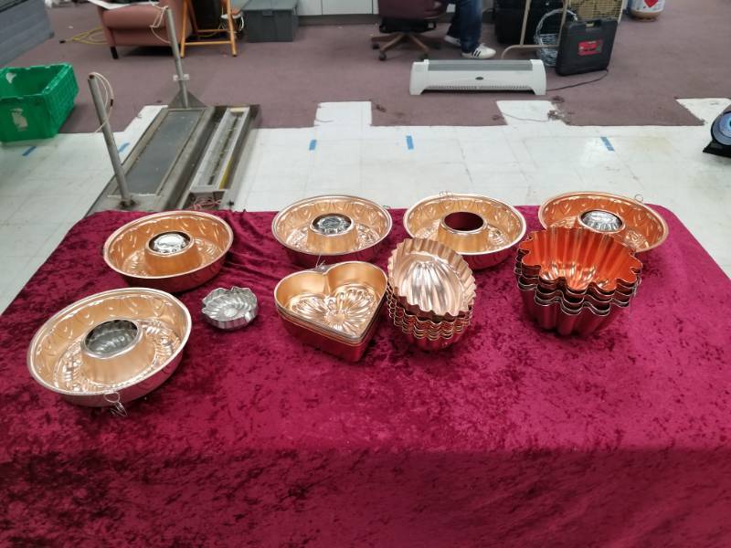 lot 6589 image: Lot of 10 Copper Cake PansJello Molds