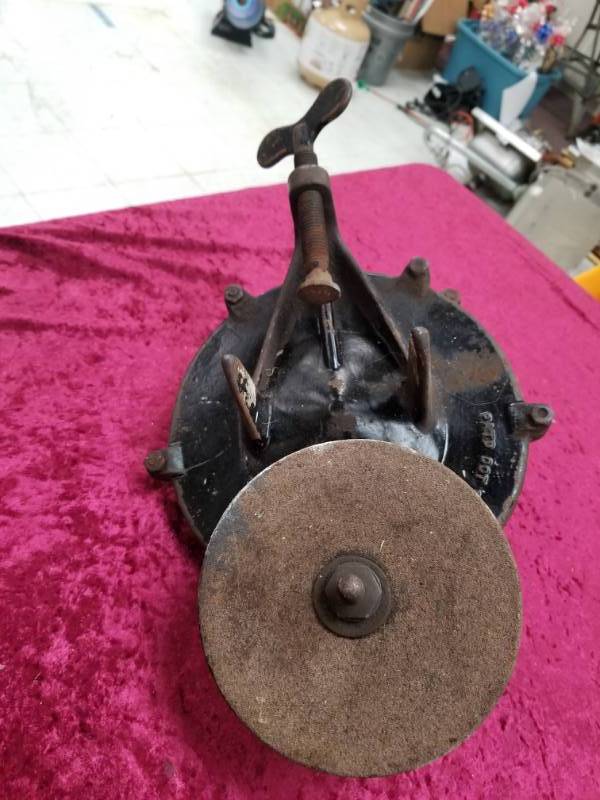 lot 6602 image: Mechanics Special No.7 Table Top Grinder from Oct 1917. Hand Crank