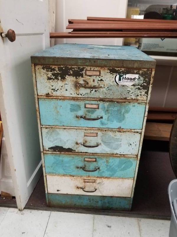lot 6604 image: Vintage Metal 5 Drawer Storage Chest